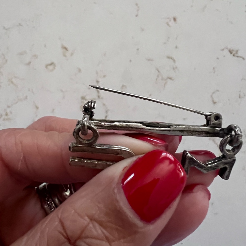 MAC Cosmetics Pin - Picture 4 of 4